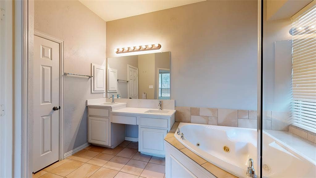 4400 Delaina Drive, Flower Mound, TX 75022 4400 Delaina Drive, Flower Mound, TX 75022