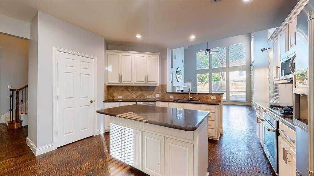 4400 Delaina Drive, Flower Mound, TX 75022 4400 Delaina Drive, Flower Mound, TX 75022