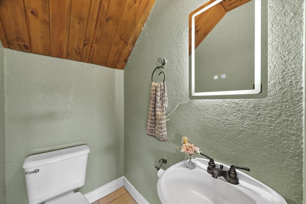 9 Amanda Lane, Rockwall, TX 75032 1/2 bath downstairs