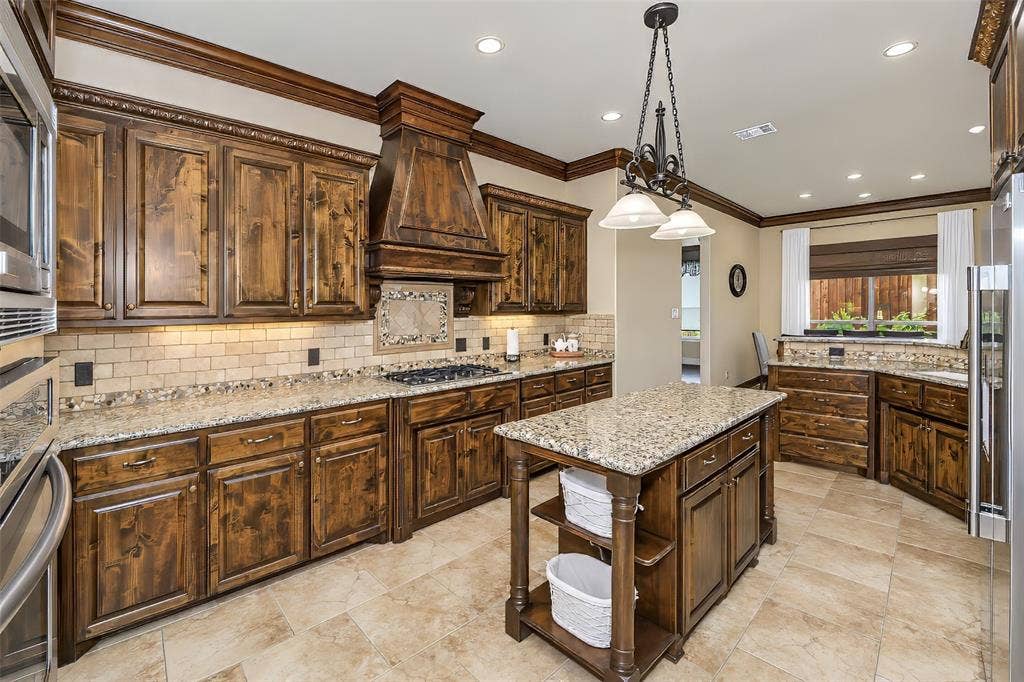 6620 Cedar Grove Drive, North Richland Hills, TX 76182 The gourmet kitchen features stone countertops and upgraded appliances.