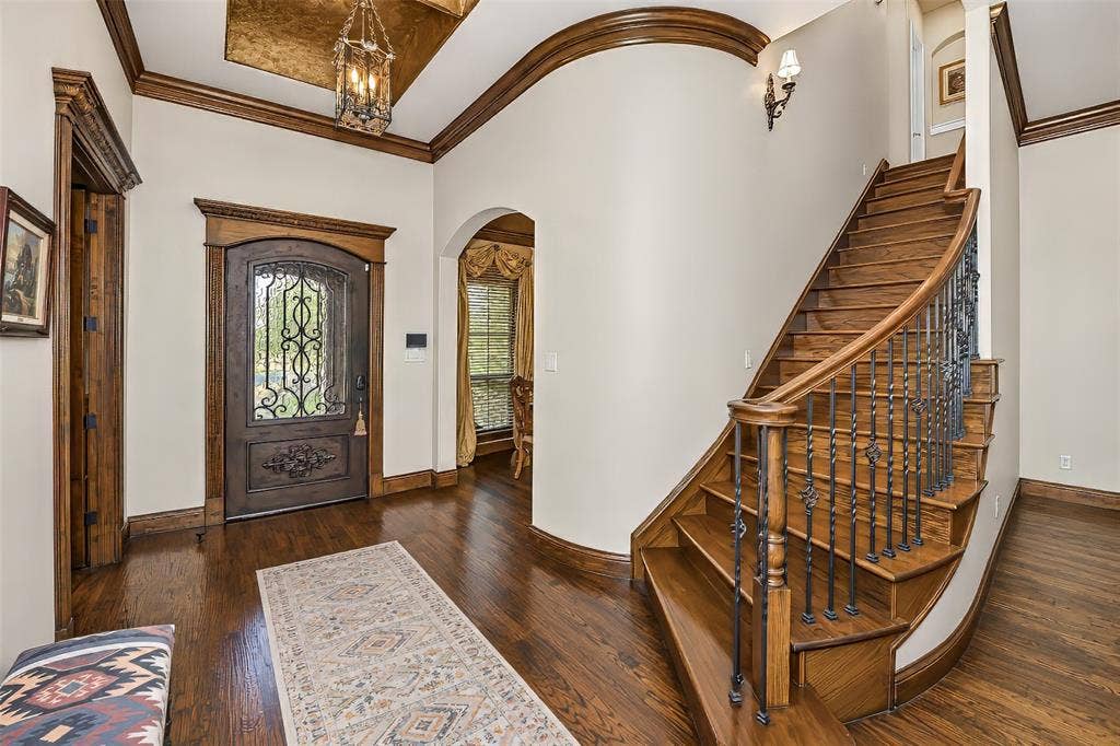 6620 Cedar Grove Drive, North Richland Hills, TX 76182 Formal entry and staircase.