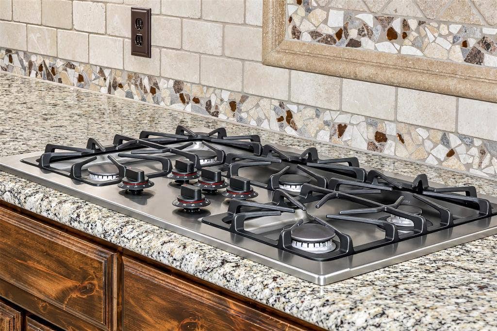 6620 Cedar Grove Drive, North Richland Hills, TX 76182 Avid cooks will appreciate the gas cook top!