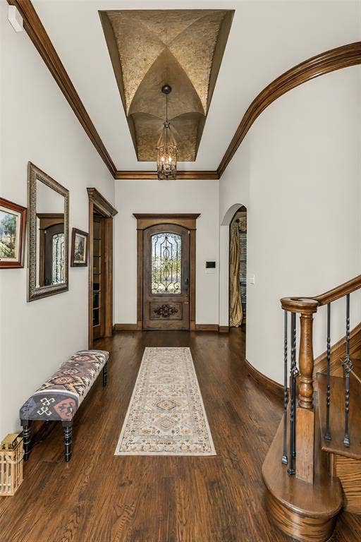 6620 Cedar Grove Drive, North Richland Hills, TX 76182 Dramatic grand entry features amazing millwork and groin ceiling detail.