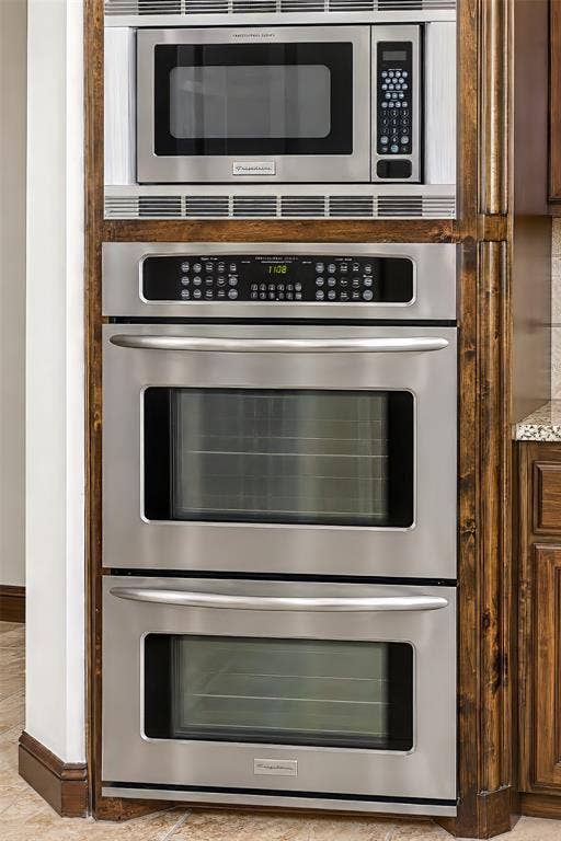 6620 Cedar Grove Drive, North Richland Hills, TX 76182 Part of the gourmet appliance package is a double oven and microwave.
