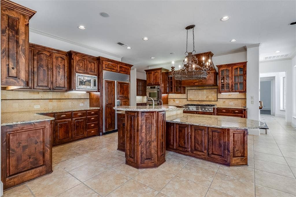 6705 Thorntree Drive, McKinney, TX 75072 6705 Thorntree Drive, McKinney, TX 75072
