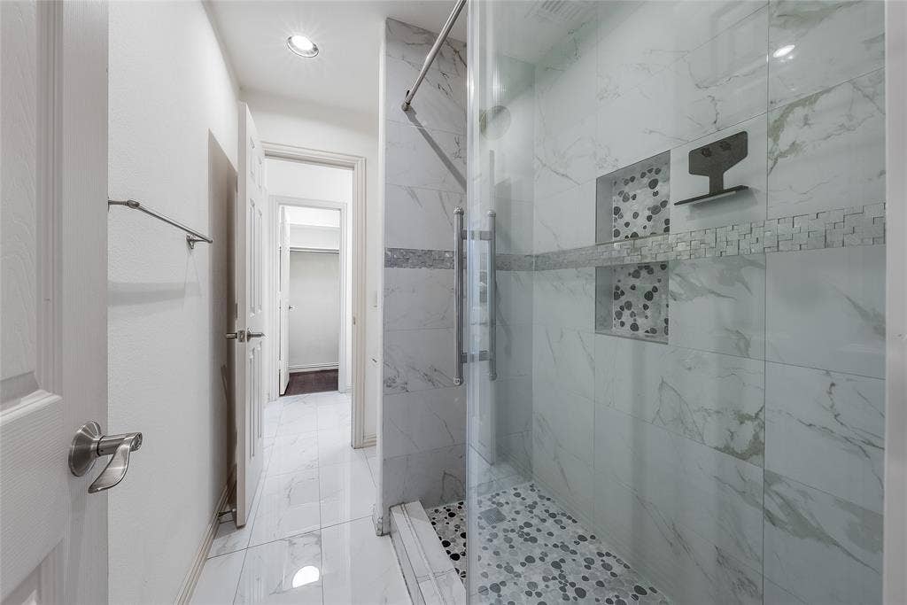 6705 Thorntree Drive, McKinney, TX 75072 6705 Thorntree Drive, McKinney, TX 75072