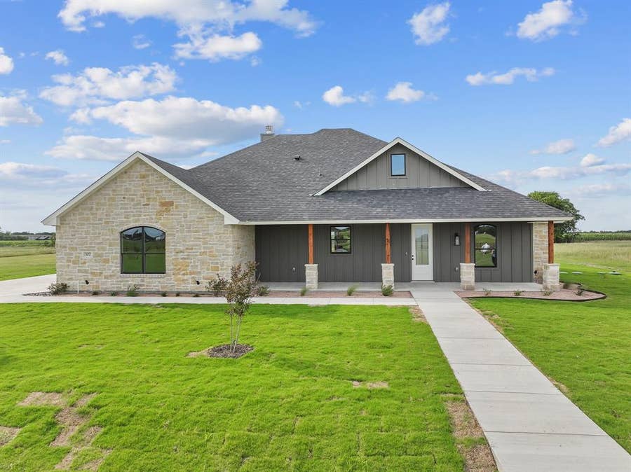 Property photo for 107 PR 711, Lott, TX