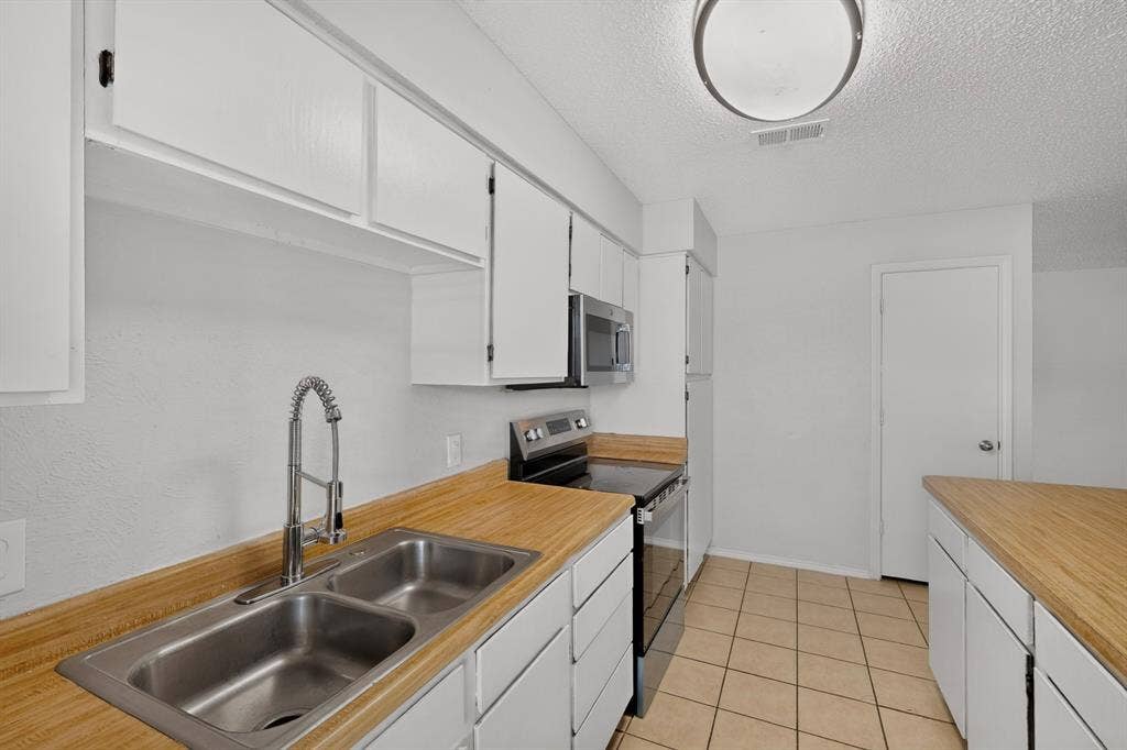 910 N Nursery Road, Irving, TX 75061 910 N Nursery Road, Irving, TX 75061