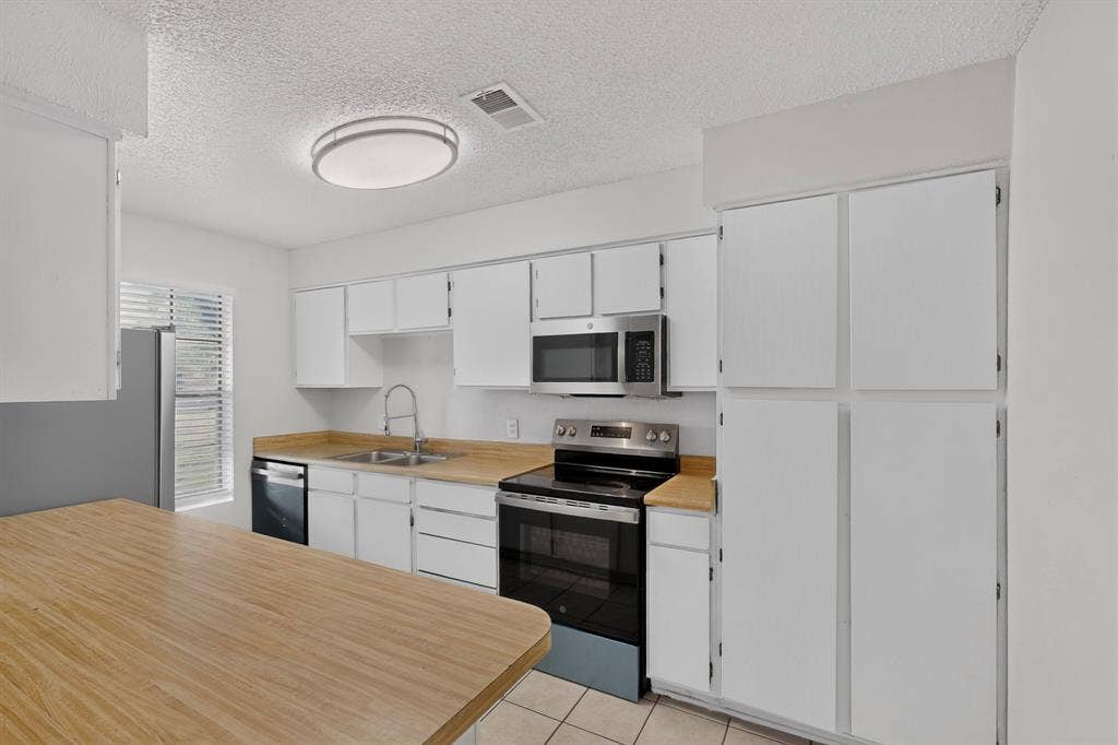 910 N Nursery Road, Irving, TX 75061 910 N Nursery Road, Irving, TX 75061
