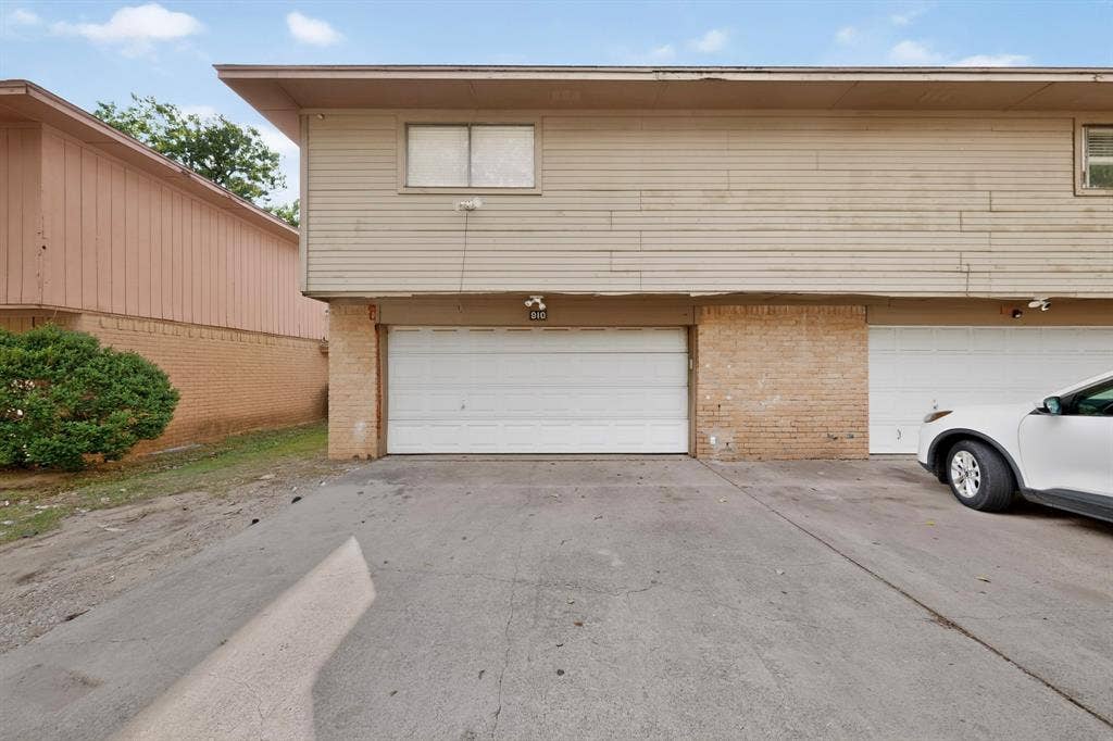 910 N Nursery Road, Irving, TX 75061 910 N Nursery Road, Irving, TX 75061