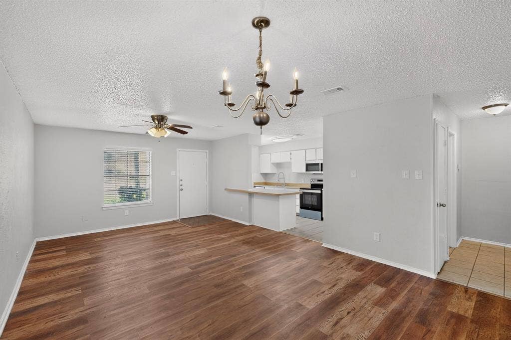 910 N Nursery Road, Irving, TX 75061 910 N Nursery Road, Irving, TX 75061