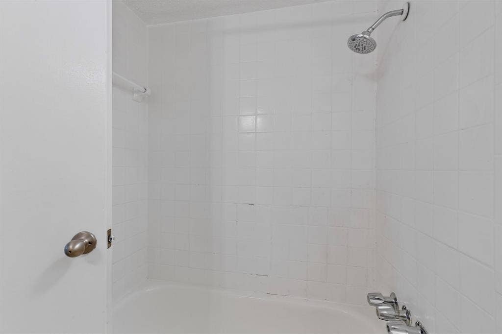 910 N Nursery Road, Irving, TX 75061 910 N Nursery Road, Irving, TX 75061