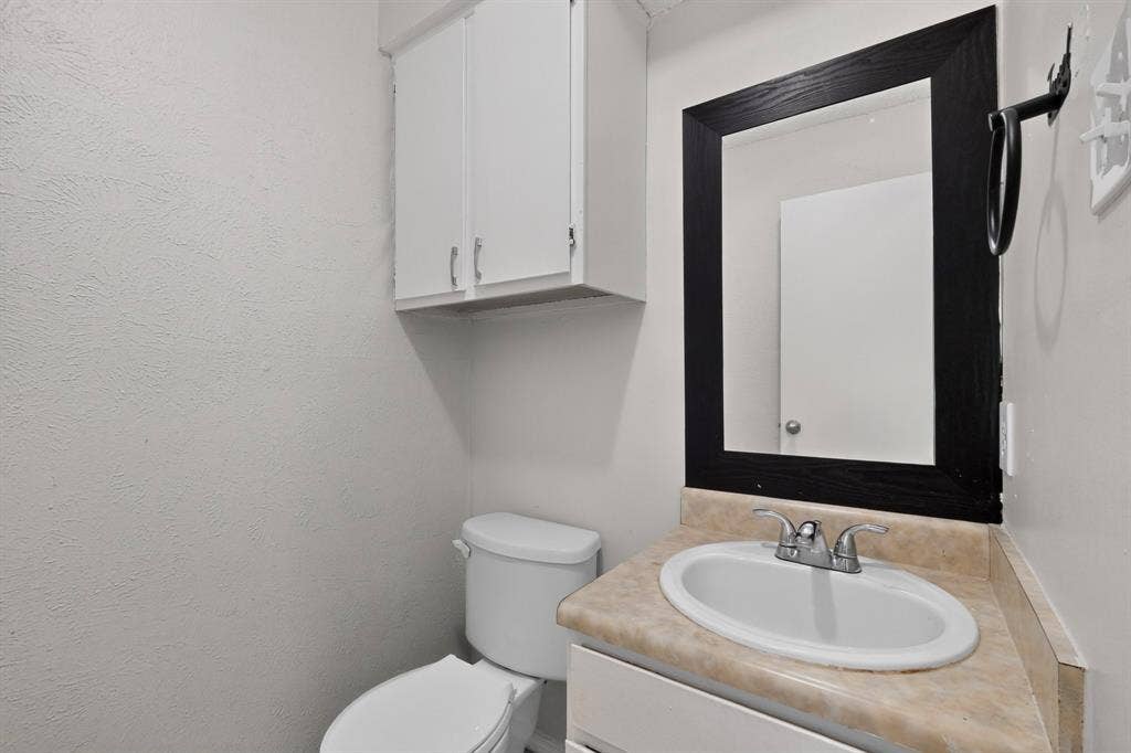 910 N Nursery Road, Irving, TX 75061 910 N Nursery Road, Irving, TX 75061