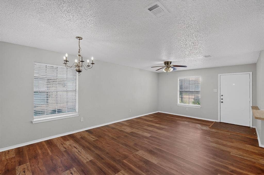 910 N Nursery Road, Irving, TX 75061 910 N Nursery Road, Irving, TX 75061