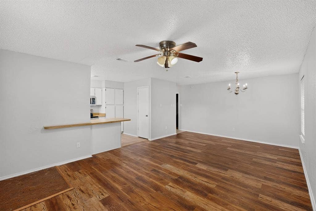 910 N Nursery Road, Irving, TX 75061 910 N Nursery Road, Irving, TX 75061