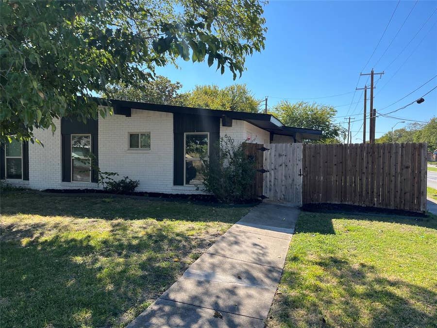 Property photo for 600 Royal Crest Drive, Richardson, TX