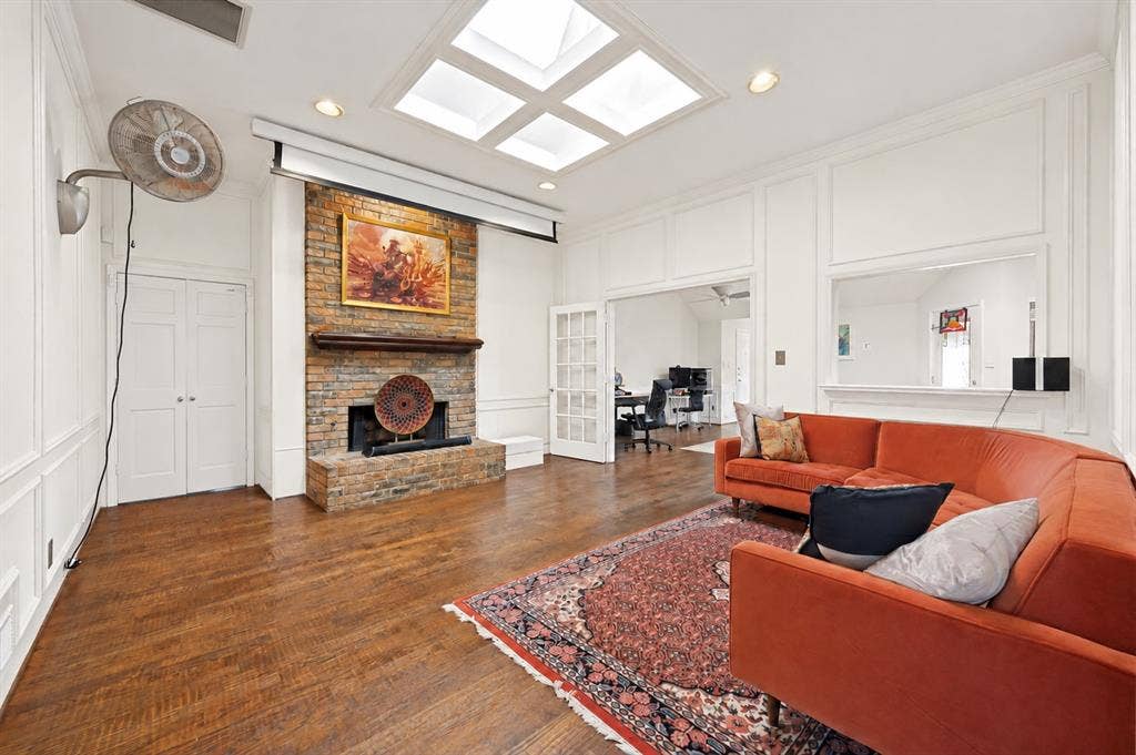 755 Red River Trail, Irving, TX 75063 Virtual renovation: Wall colors digitally altered