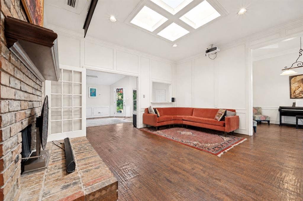 755 Red River Trail, Irving, TX 75063 Virtual renovation: Wall colors digitally altered