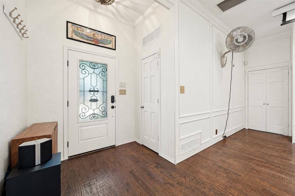 755 Red River Trail, Irving, TX 75063 Virtual renovation: Wall colors digitally altered