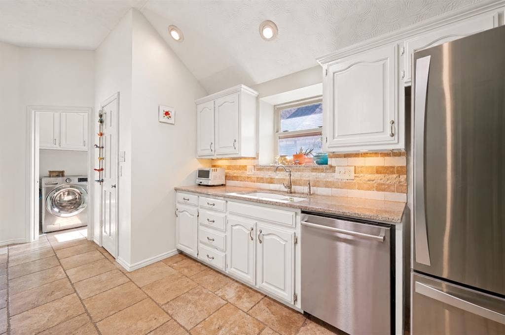 755 Red River Trail, Irving, TX 75063 Virtual renovation: Wall colors digitally altered