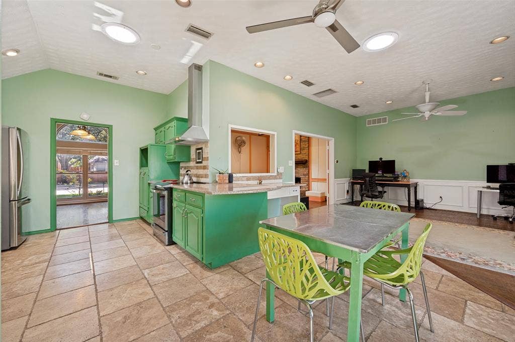 755 Red River Trail, Irving, TX 75063 755 Red River Trail, Irving, TX 75063