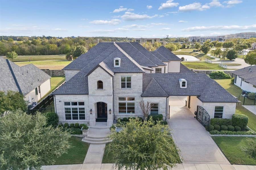Property photo for 917 Lake Carillon Lane, Southlake, TX