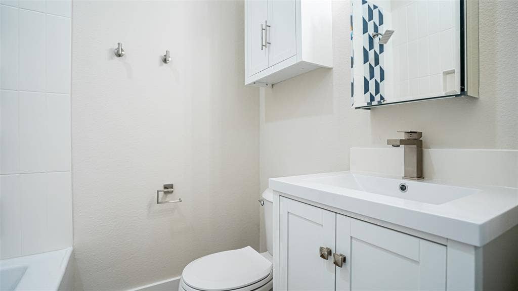 5426 Van Horn Drive, Granbury, TX 76048 5426 Van Horn Drive, Granbury, TX 76048