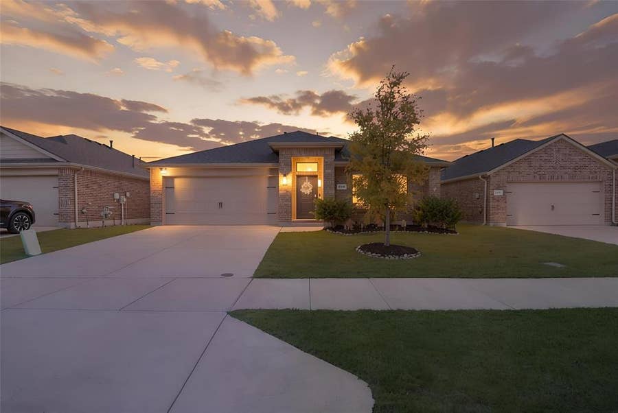 Property photo for 2316 Sadlers Creek Lane, Fort Worth, TX