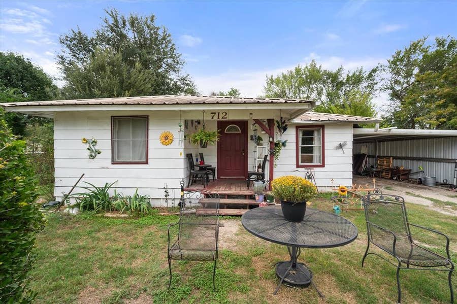 Property photo for 712 E Liberty Street, Mexia, TX