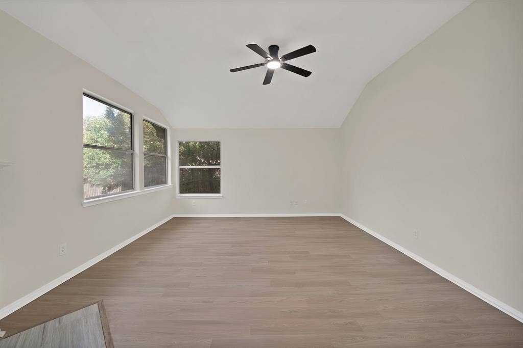 5776 Falcon Ridge Court, Haltom City, TX 76137