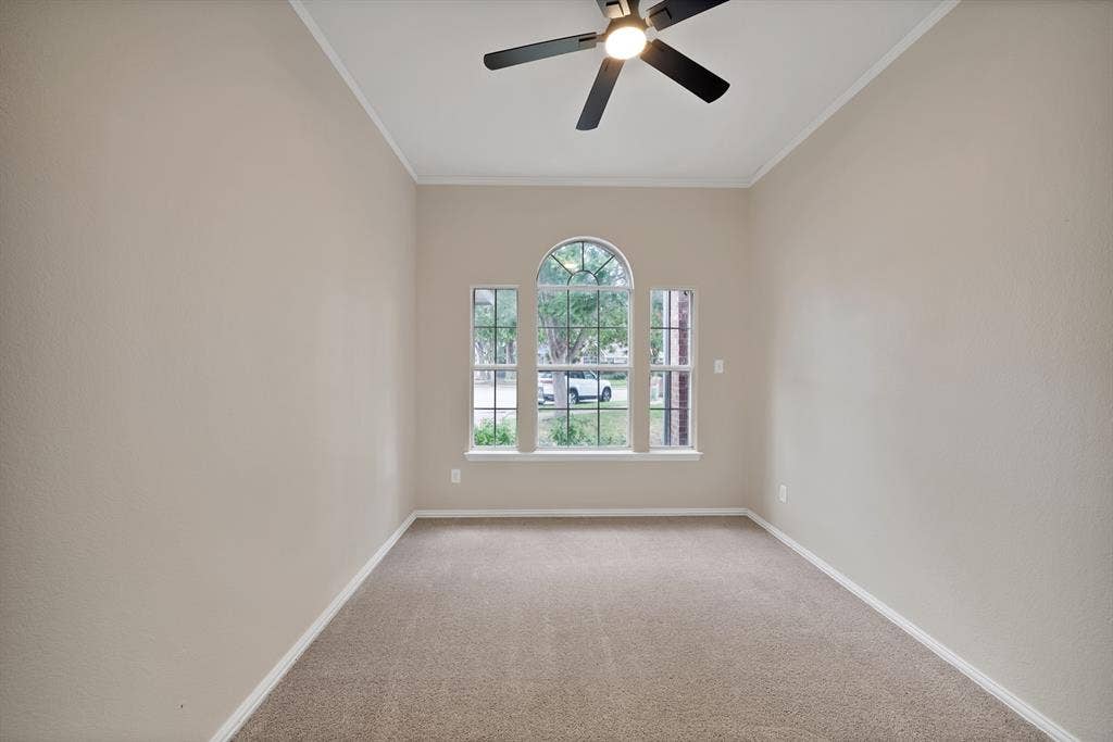 5776 Falcon Ridge Court, Haltom City, TX 76137