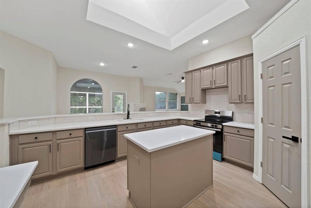 5776 Falcon Ridge Court, Haltom City, TX 76137