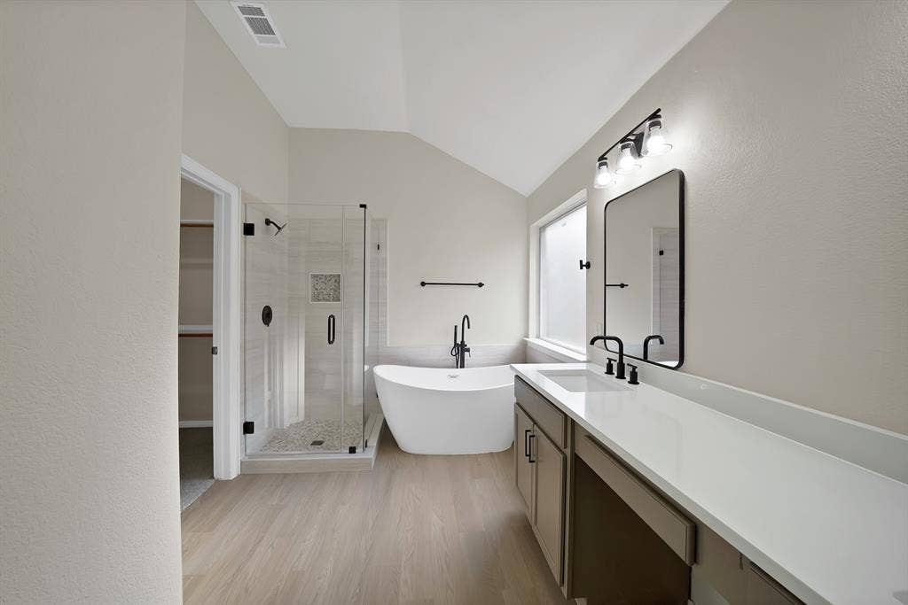 5776 Falcon Ridge Court, Haltom City, TX 76137