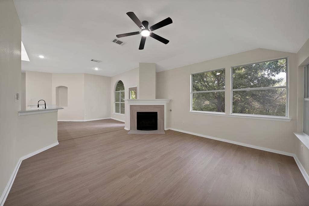 5776 Falcon Ridge Court, Haltom City, TX 76137