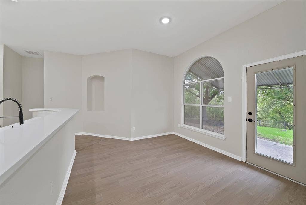 5776 Falcon Ridge Court, Haltom City, TX 76137
