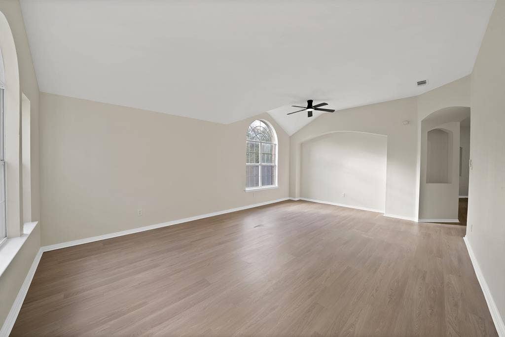 5776 Falcon Ridge Court, Haltom City, TX 76137