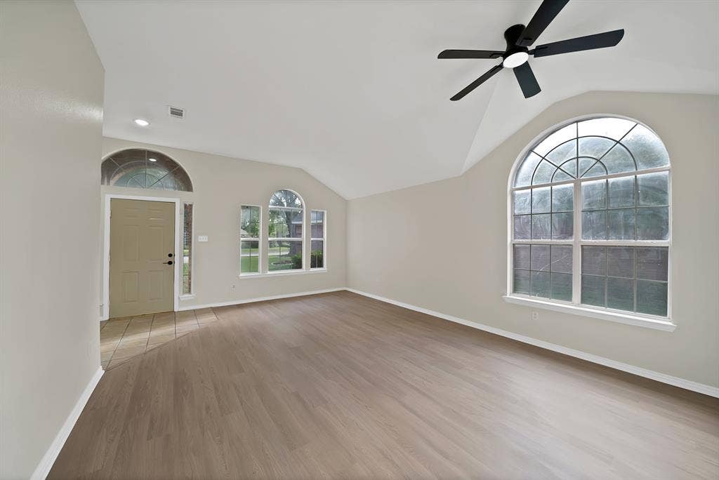 5776 Falcon Ridge Court, Haltom City, TX 76137
