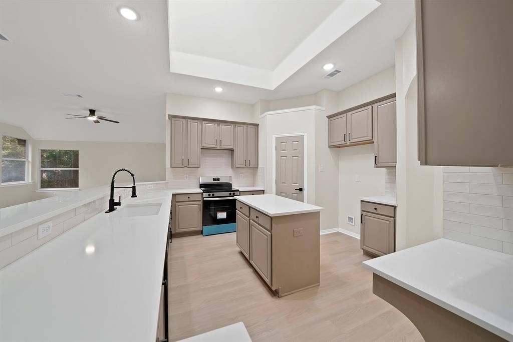 5776 Falcon Ridge Court, Haltom City, TX 76137