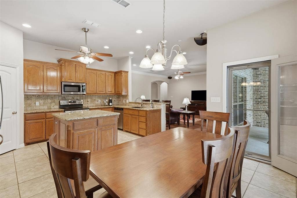 136 Castle Pines Drive, Willow Park, TX 76008