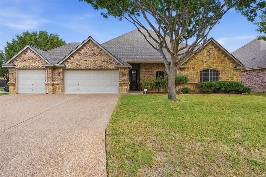Property photo for 136 Castle Pines Drive, Willow Park, TX