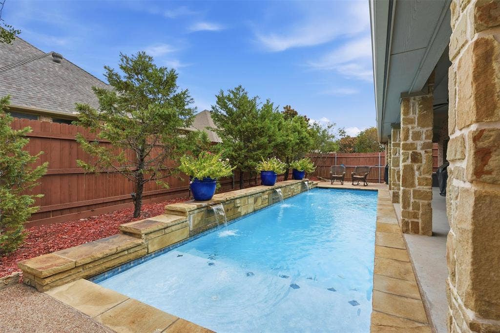 136 Castle Pines Drive, Willow Park, TX 76008