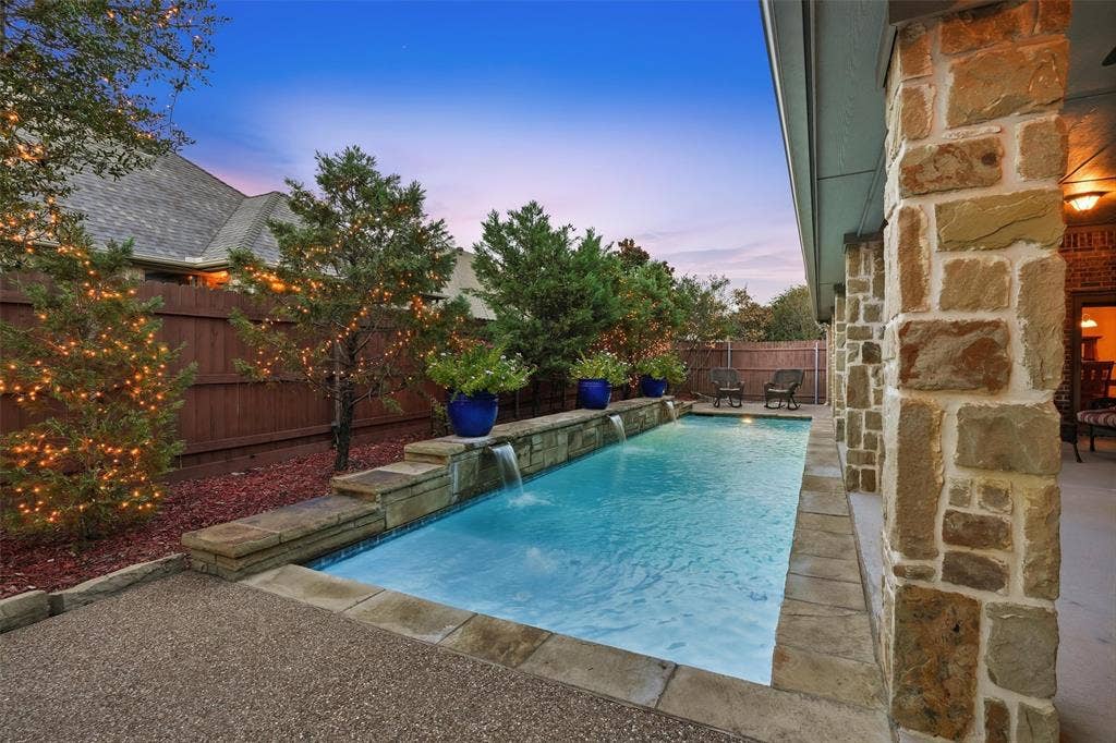 136 Castle Pines Drive, Willow Park, TX 76008