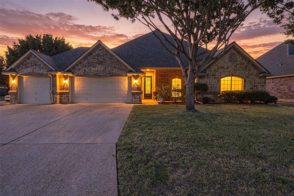 136 Castle Pines Drive, Willow Park, TX 76008