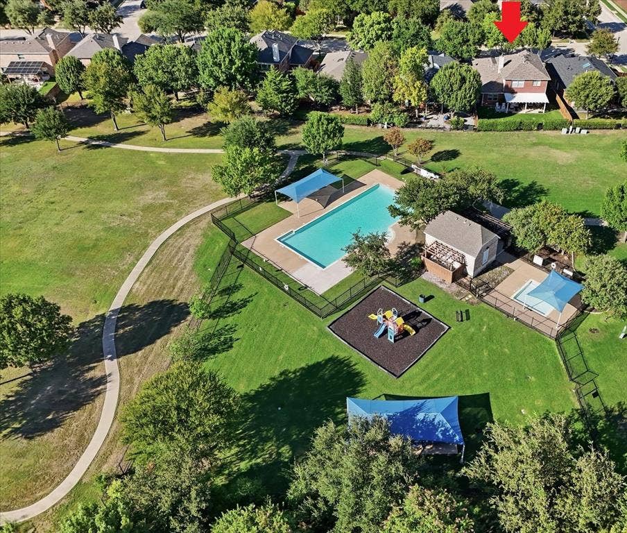 Community pools & a playground are just a short walk away along the greenbelt—all the enjoyment of a pool without the upkeep!