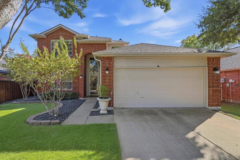 This north-facing home enjoys a peaceful greenbelt backdrop, with expansive open space for play & walking trails for evening strolls.