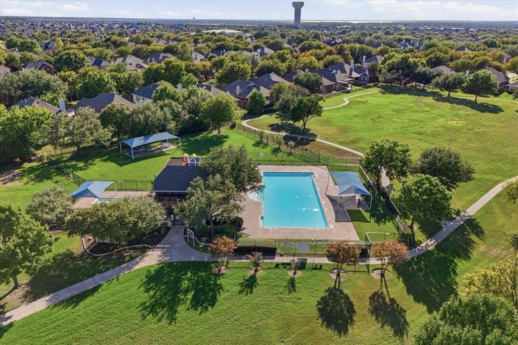 Beyond the neighborhood, enjoy convenient access to PGA Frisco, Legacy West, The Star, H-E-B, Toyota Stadium & downtown Frisco shopping & dining, plus the convenience of Sparks Elementary School within walking distance.