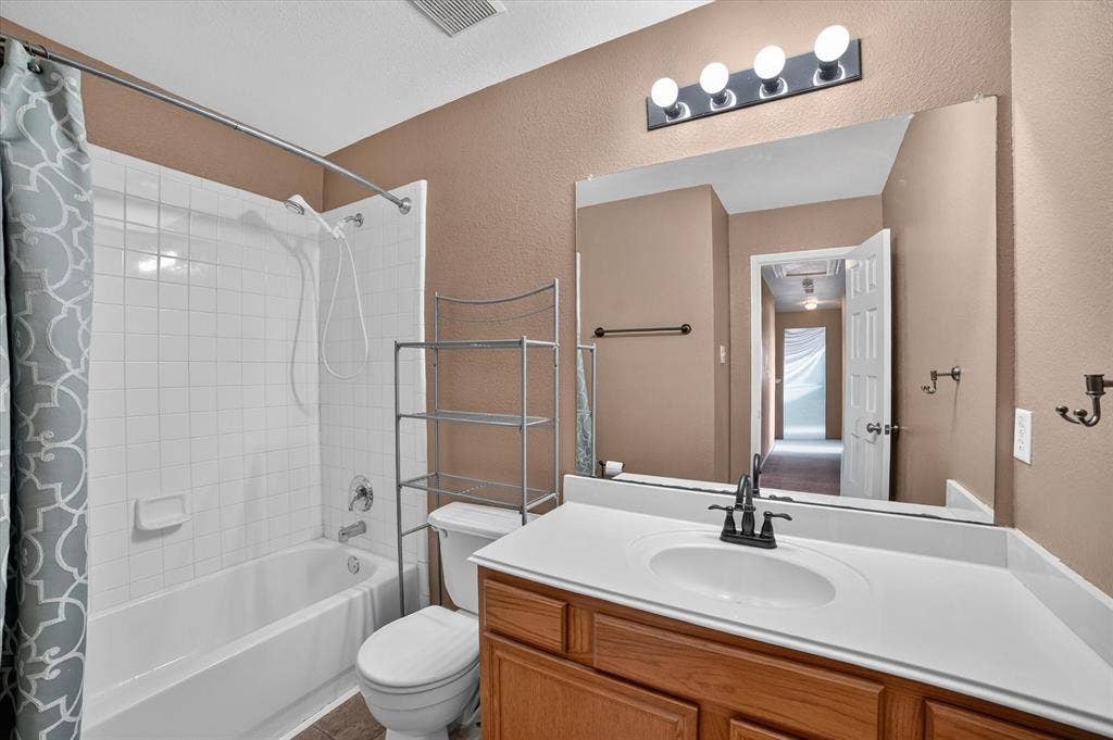 7406 Westway Drive, Rowlett, TX 75089 7406 Westway Drive, Rowlett, TX 75089