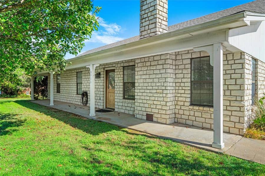Property photo for 3911 Scenic Hill Lane, Granbury, TX
