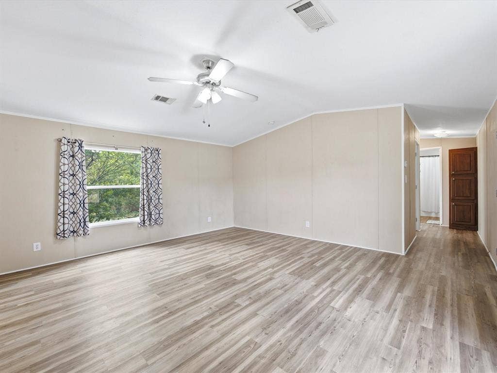 4113 Goliad Drive, Granbury, TX 76048 Spacious open floor plan with vaulted ceilings and ceiling