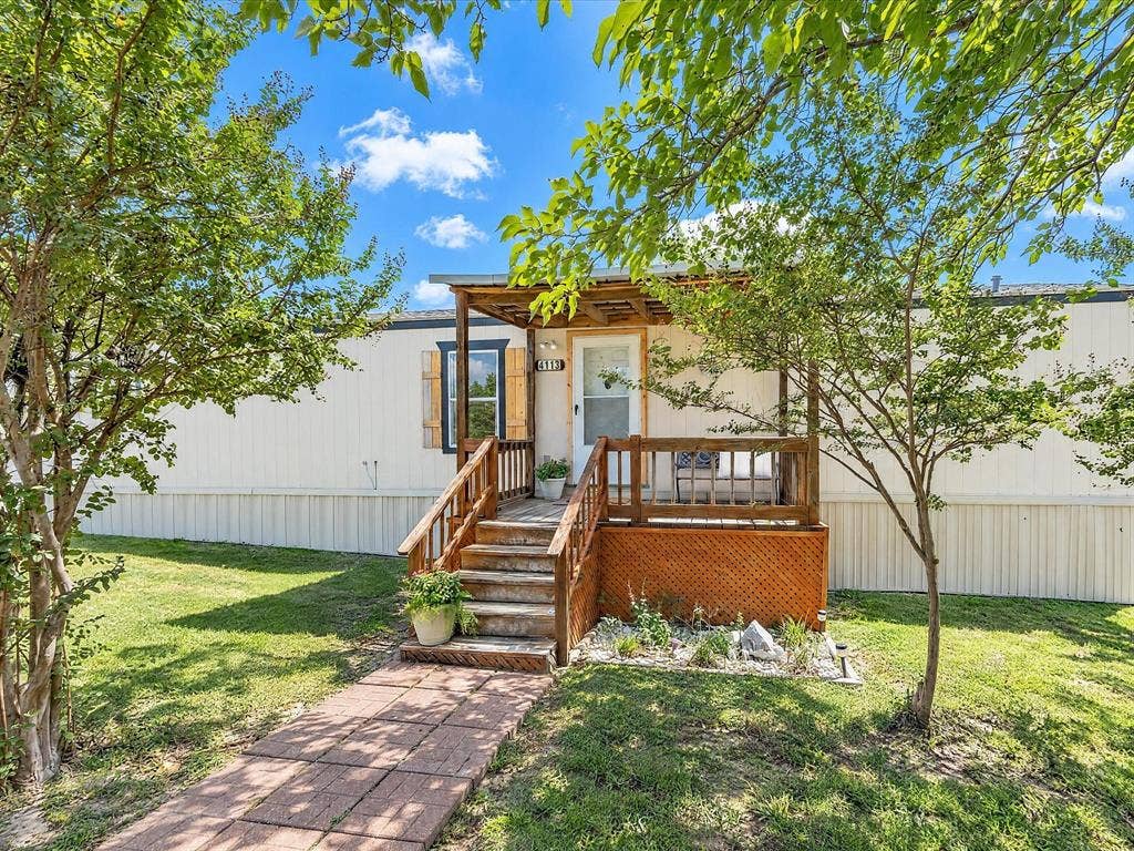 4113 Goliad Drive, Granbury, TX 76048 Nice hardie siding, covered front porch, tons of parking. Nice shade trees.